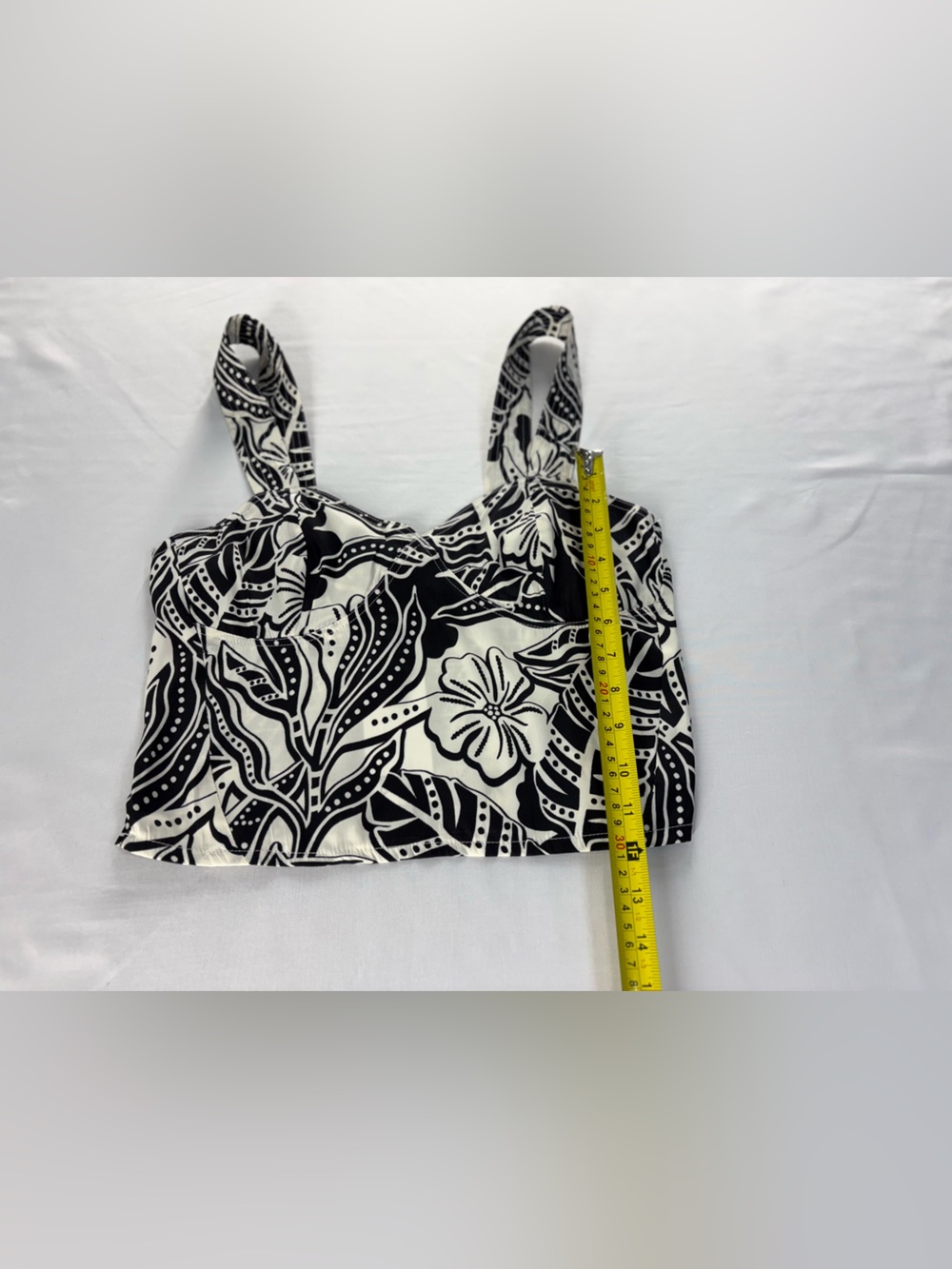 Rose + Olive Tropical Floral Crop Top Black White Size M NWT - Picture 5 of 9